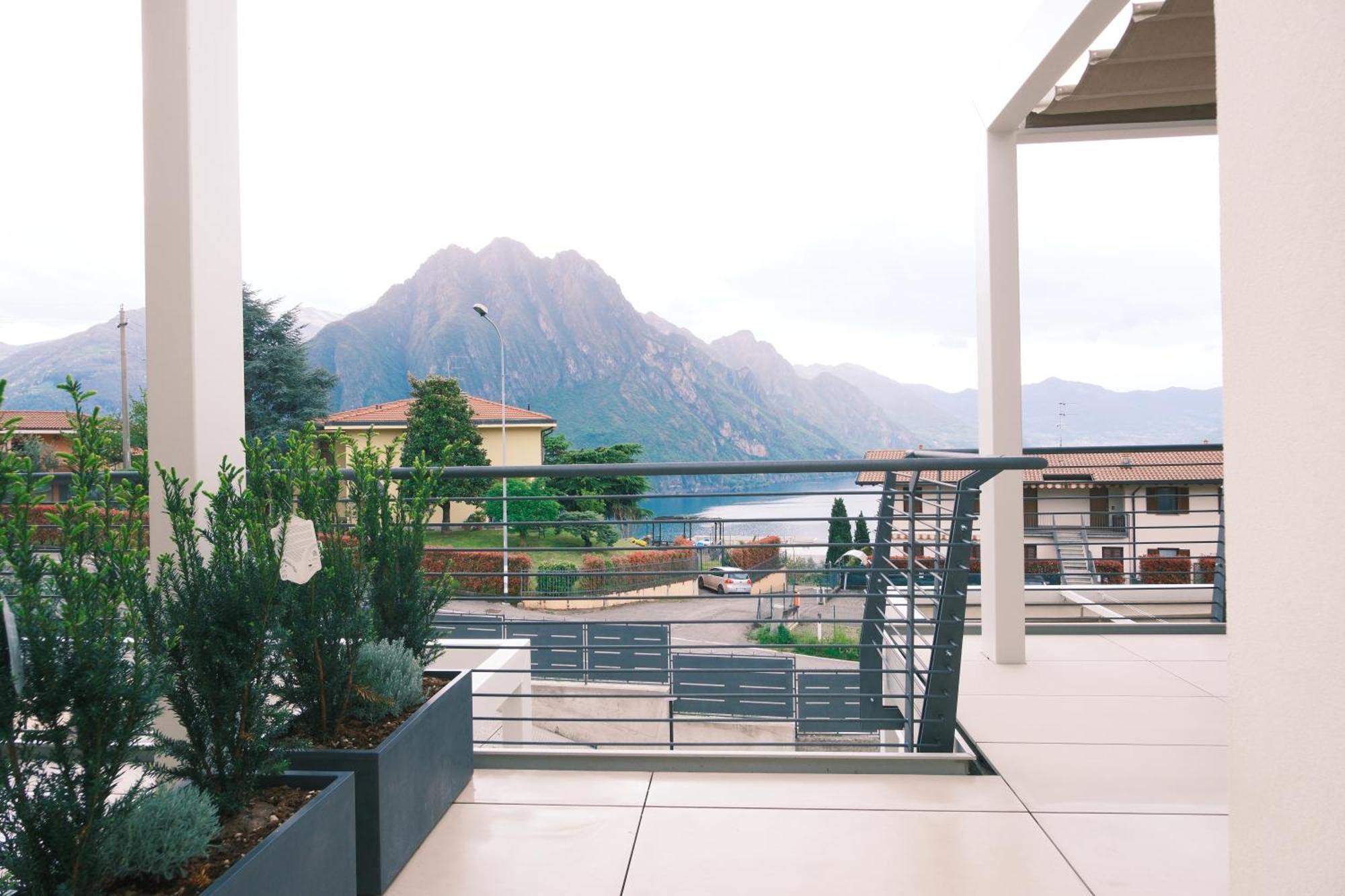 Costa Blu - Terrace Overlooking The Lake & Pool Riva di Solto Exterior photo
