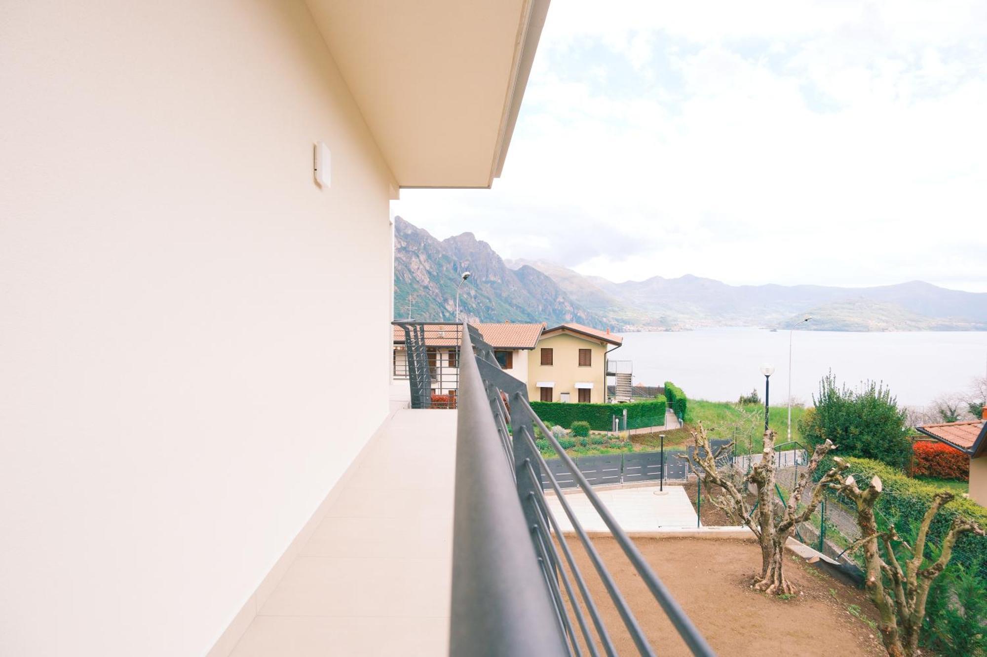 Costa Blu - Terrace Overlooking The Lake & Pool Riva di Solto Exterior photo
