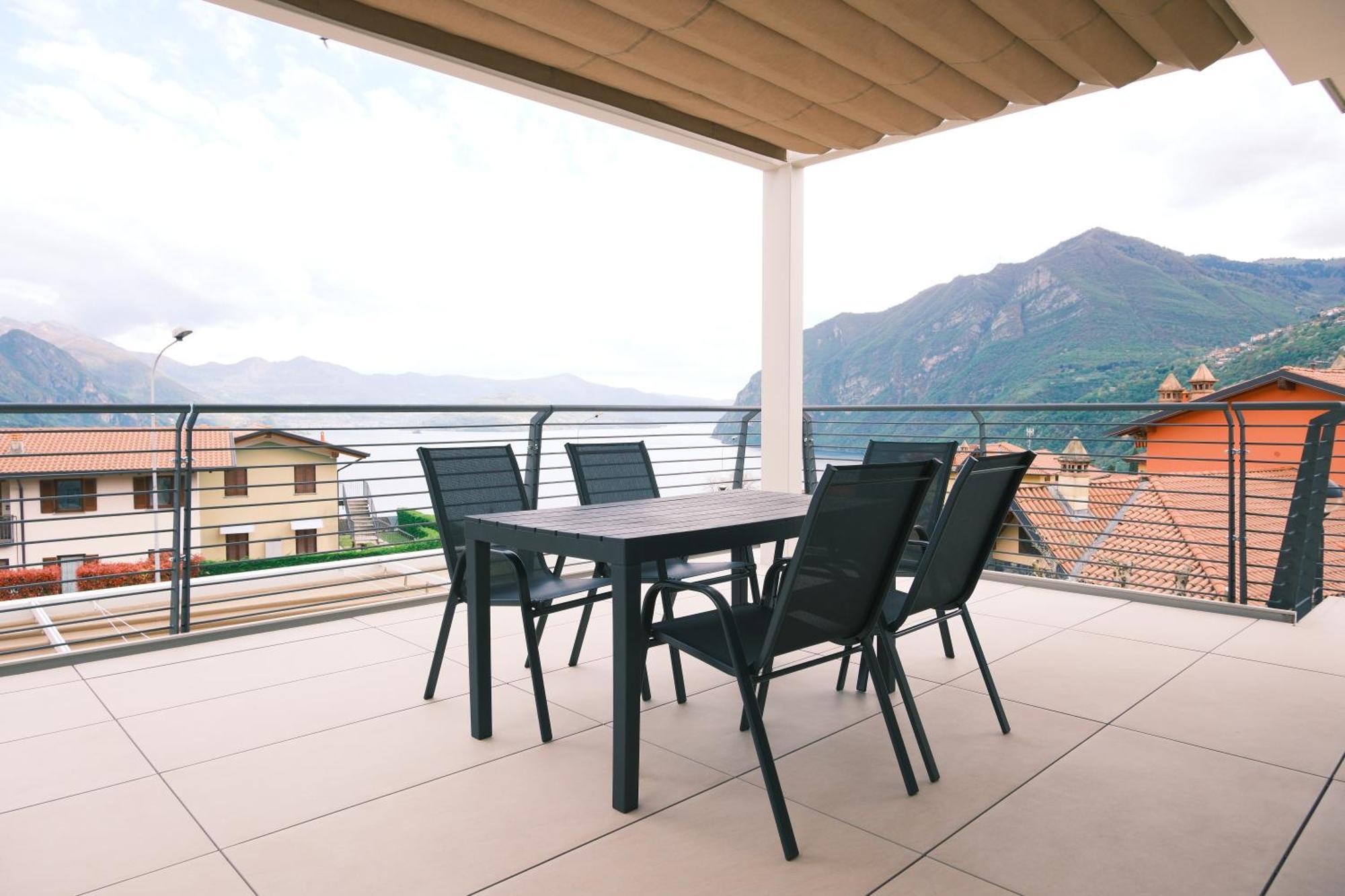 Costa Blu - Terrace Overlooking The Lake & Pool Riva di Solto Exterior photo