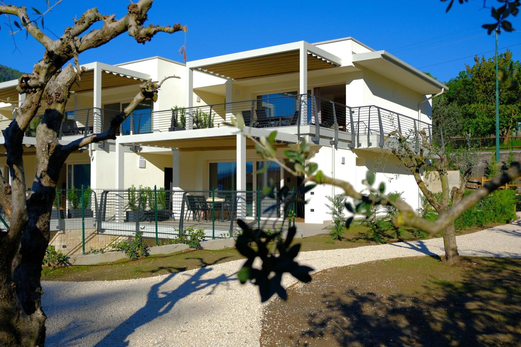 Costa Blu - Terrace Overlooking The Lake & Pool Riva di Solto Exterior photo