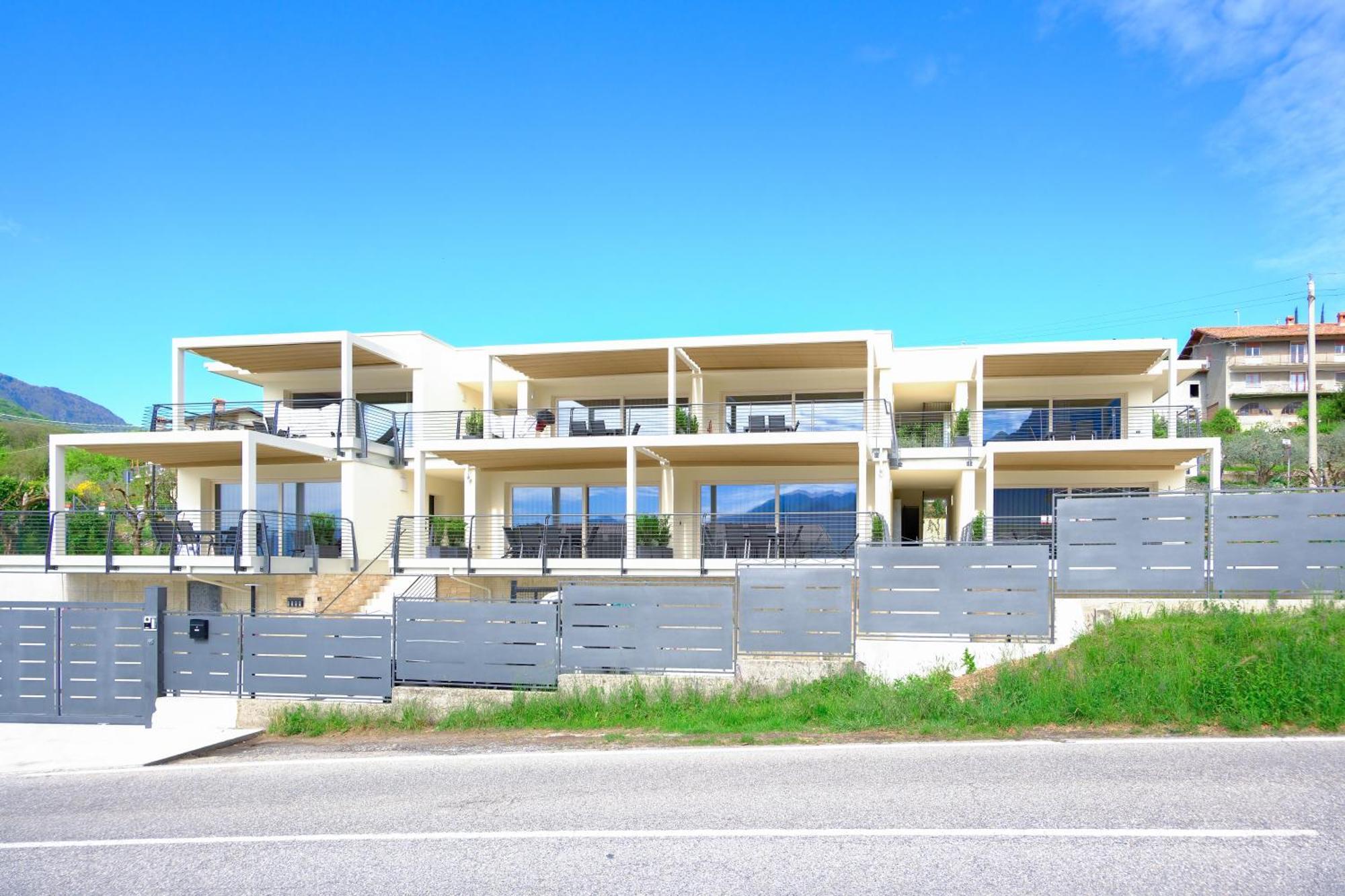 Costa Blu - Terrace Overlooking The Lake & Pool Riva di Solto Exterior photo