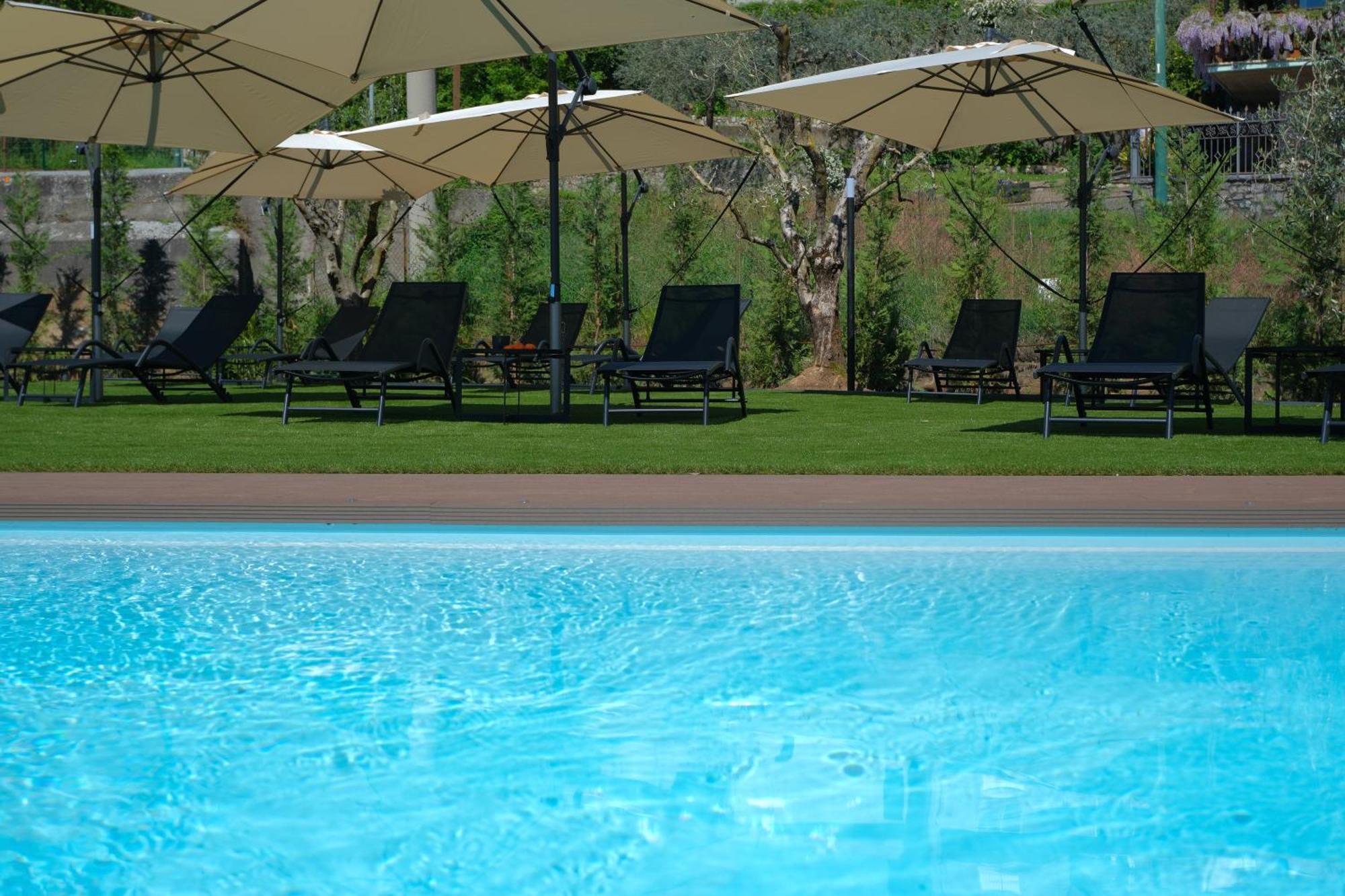 Costa Blu - Terrace Overlooking The Lake & Pool Riva di Solto Exterior photo