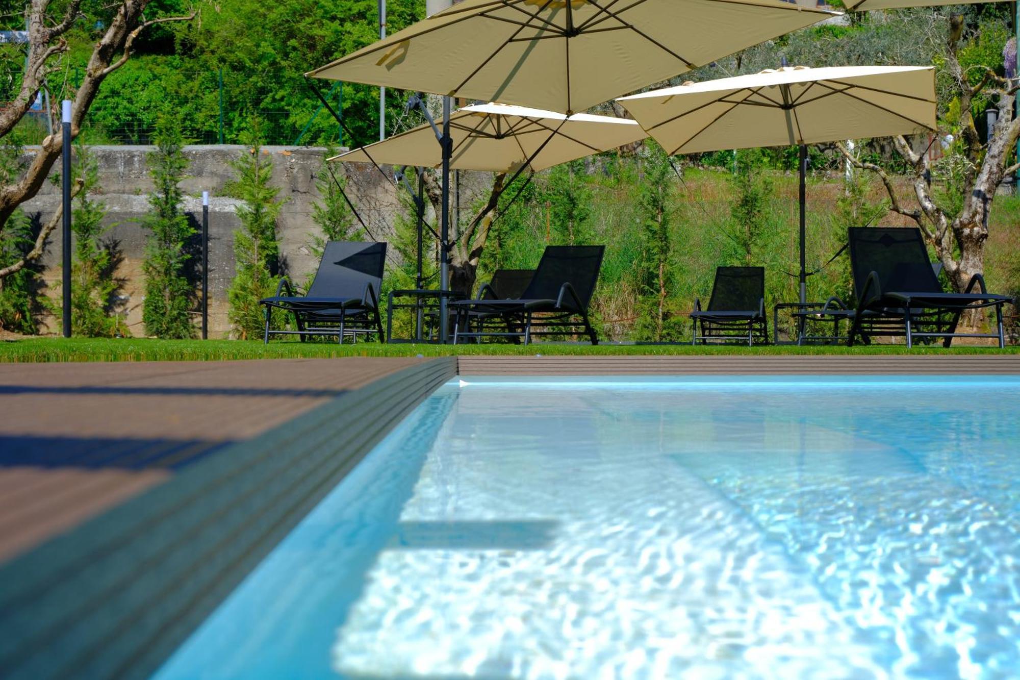 Costa Blu - Terrace Overlooking The Lake & Pool Riva di Solto Exterior photo