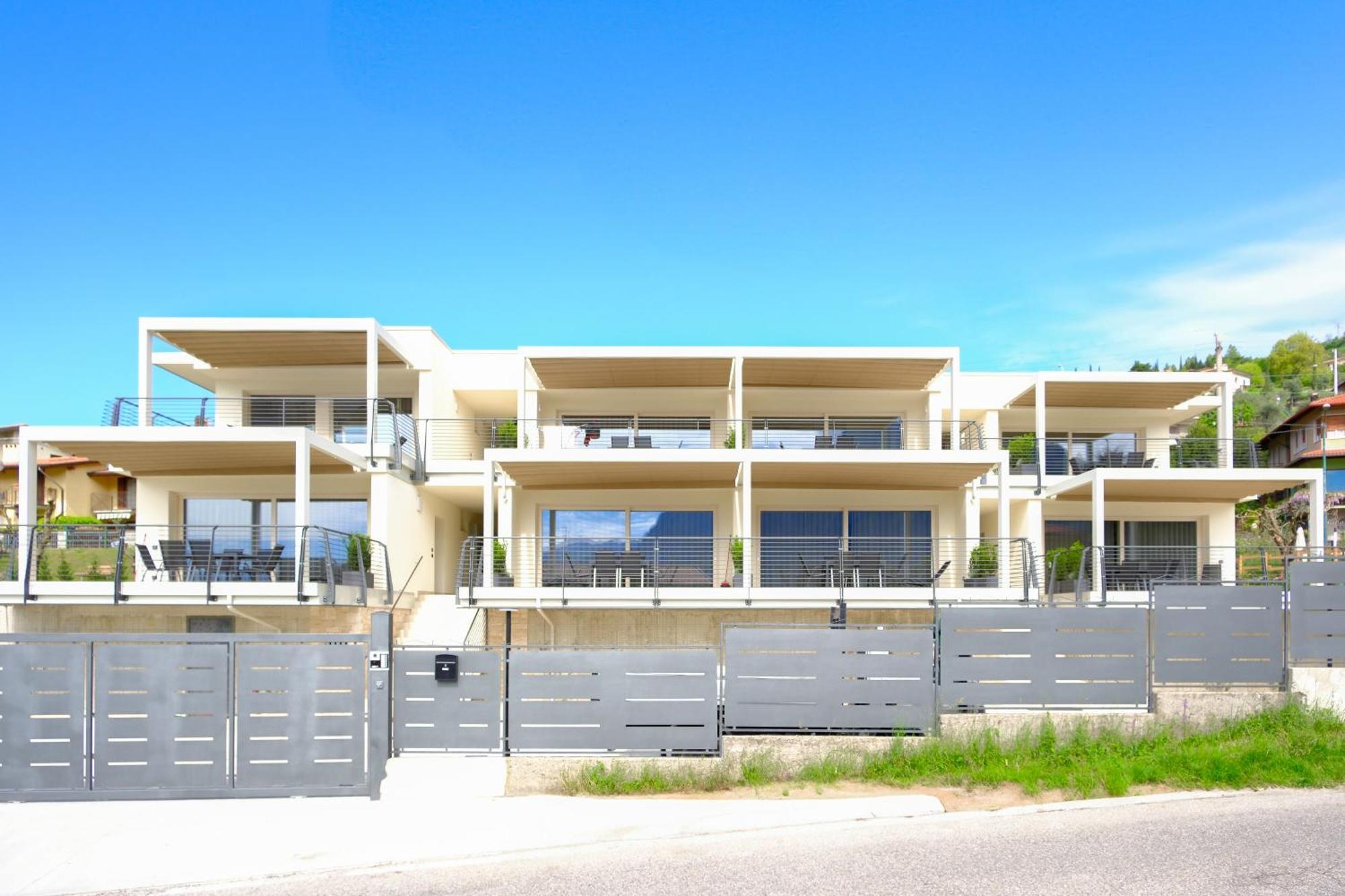 Costa Blu - Terrace Overlooking The Lake & Pool Riva di Solto Exterior photo
