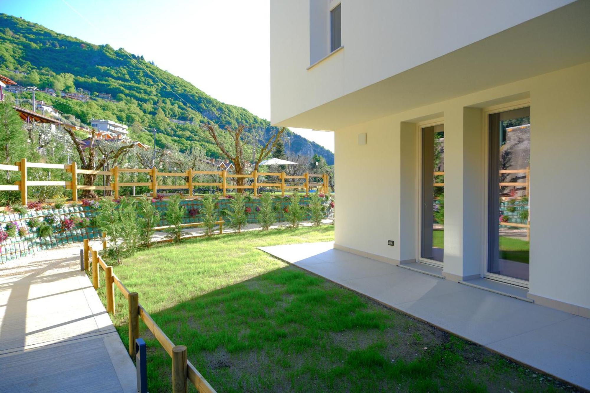 Costa Blu - Terrace Overlooking The Lake & Pool Riva di Solto Exterior photo