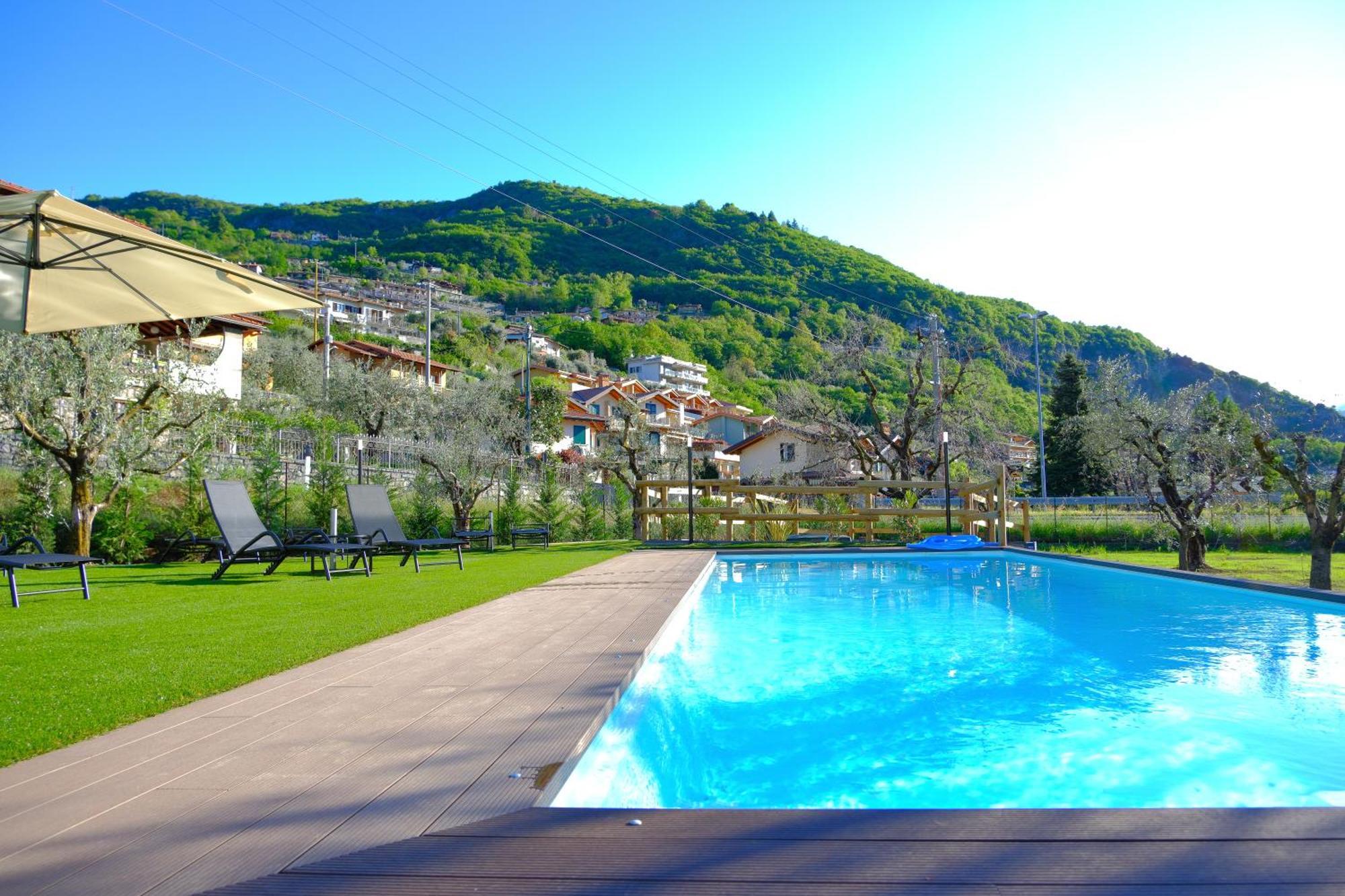 Costa Blu - Terrace Overlooking The Lake & Pool Riva di Solto Exterior photo
